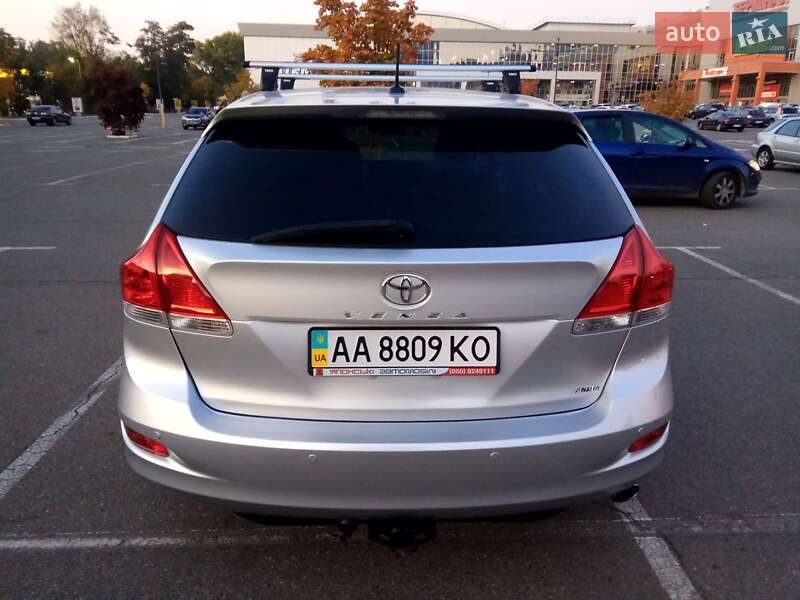 Позашляховик / Кросовер Toyota Venza 2011 в Києві