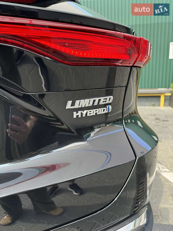 Позашляховик / Кросовер Toyota Venza 2021 в Чернівцях