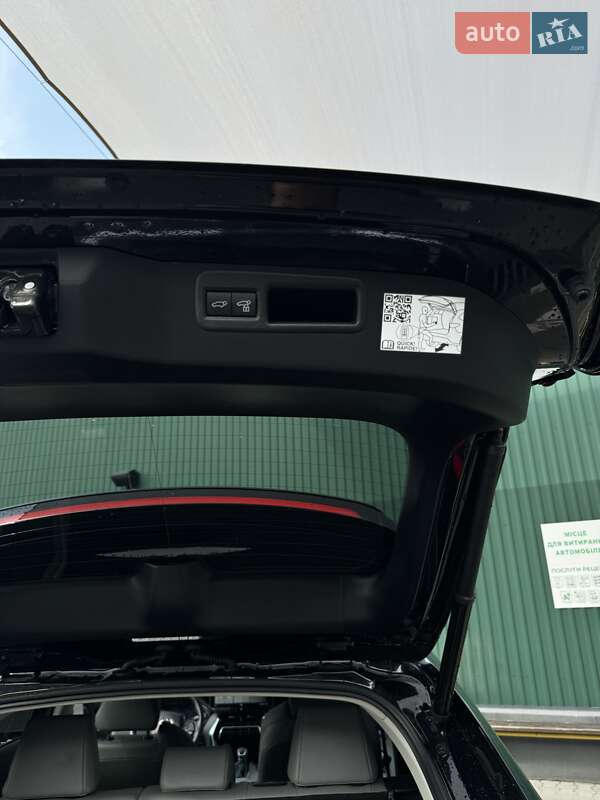 Позашляховик / Кросовер Toyota Venza 2021 в Чернівцях