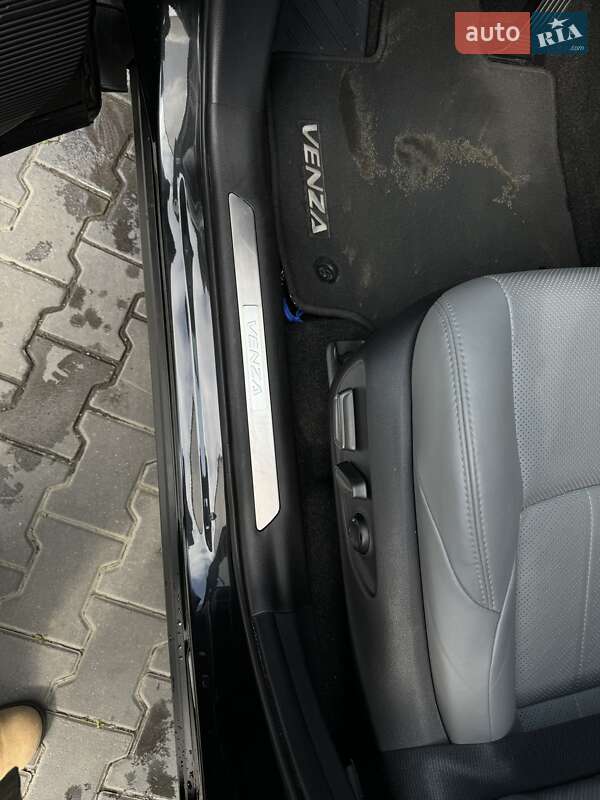 Позашляховик / Кросовер Toyota Venza 2021 в Чернівцях