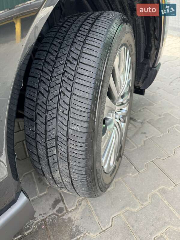 Позашляховик / Кросовер Toyota Venza 2021 в Чернівцях