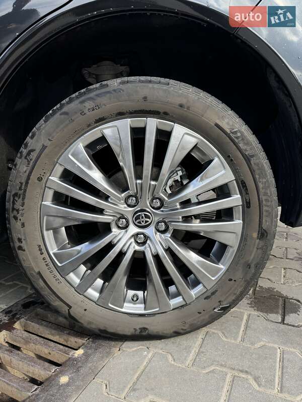 Позашляховик / Кросовер Toyota Venza 2021 в Чернівцях