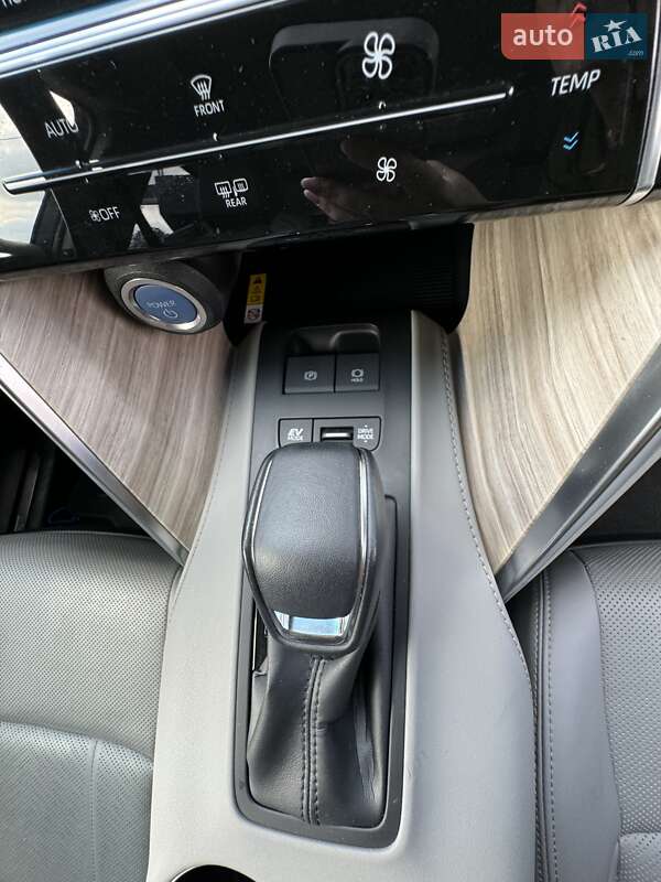 Позашляховик / Кросовер Toyota Venza 2021 в Чернівцях