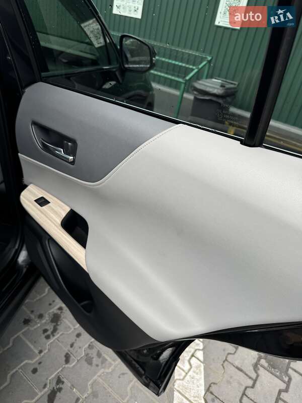 Позашляховик / Кросовер Toyota Venza 2021 в Чернівцях