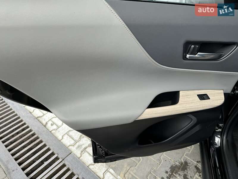 Позашляховик / Кросовер Toyota Venza 2021 в Чернівцях