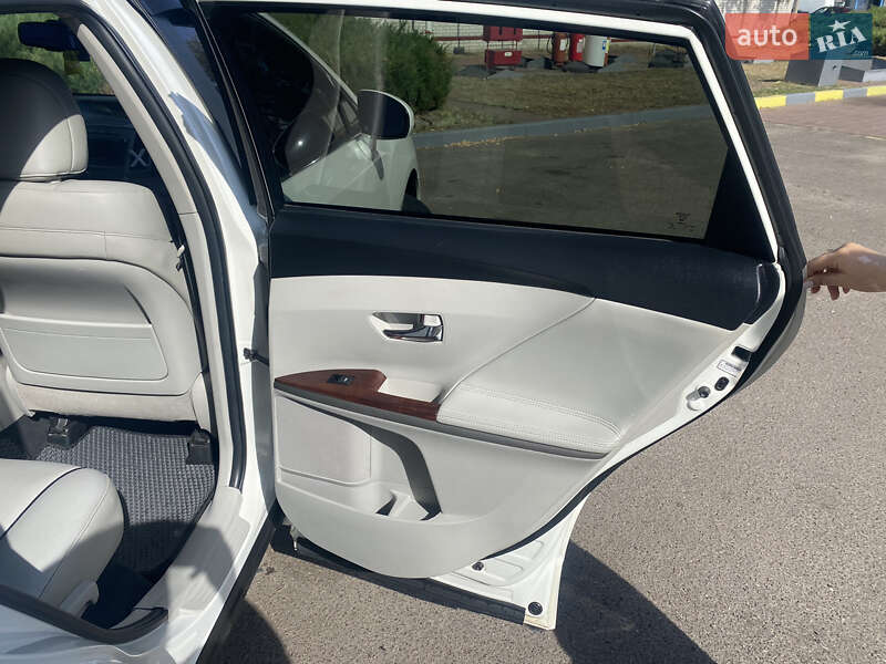 Внедорожник / Кроссовер Toyota Venza 2010 в Черкассах