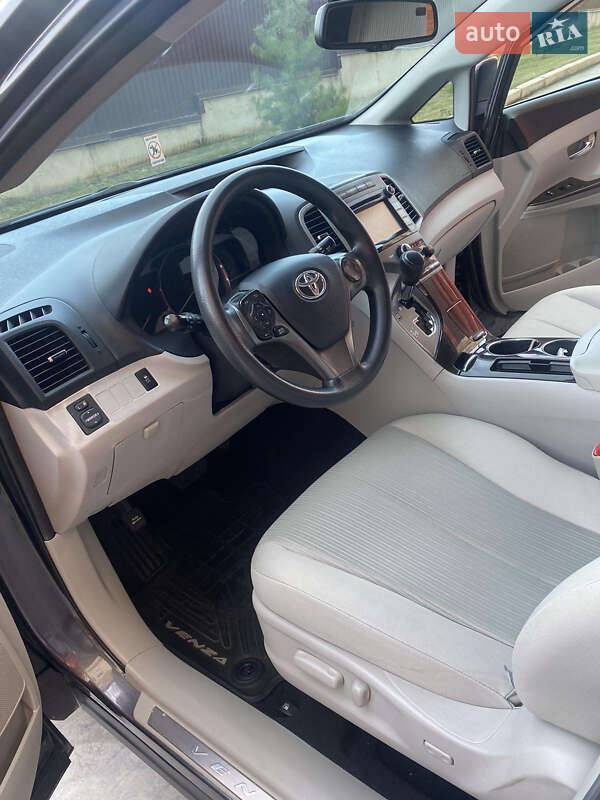 Позашляховик / Кросовер Toyota Venza 2014 в Львові