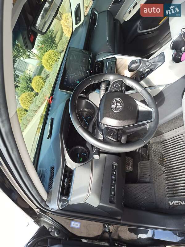 Позашляховик / Кросовер Toyota Venza 2021 в Києві