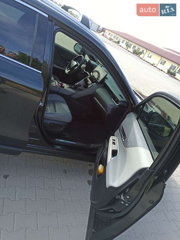 Позашляховик / Кросовер Toyota Venza 2021 в Києві