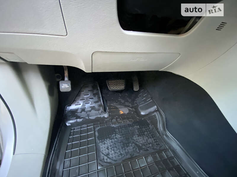 Внедорожник / Кроссовер Toyota Venza 2010 в Конотопе