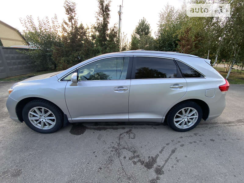 Внедорожник / Кроссовер Toyota Venza 2010 в Конотопе
