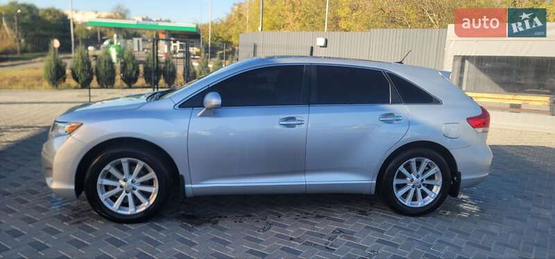 Позашляховик / Кросовер Toyota Venza 2010 в Полтаві