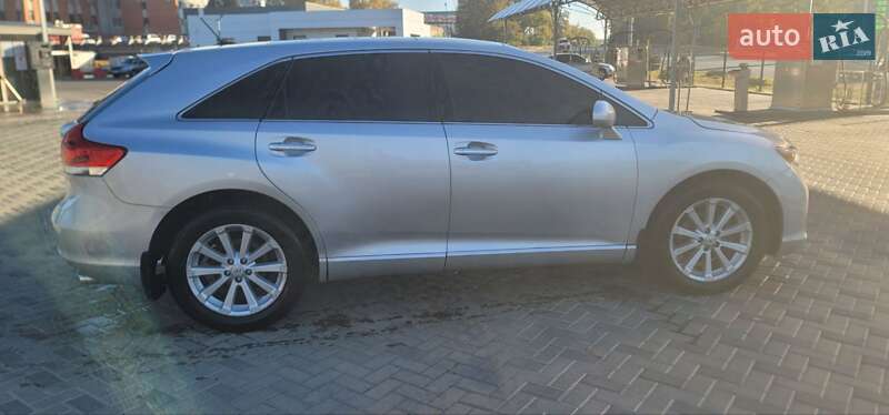 Позашляховик / Кросовер Toyota Venza 2010 в Полтаві
