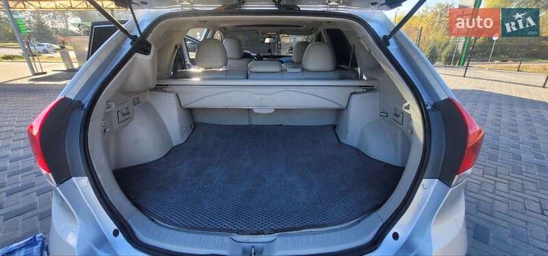 Позашляховик / Кросовер Toyota Venza 2010 в Полтаві