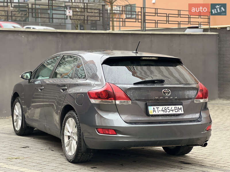 Позашляховик / Кросовер Toyota Venza 2014 в Івано-Франківську