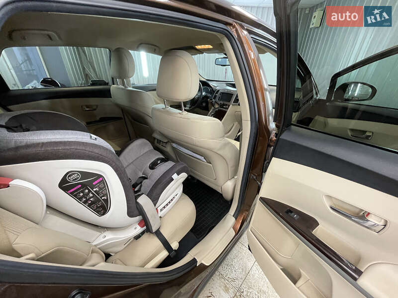 Позашляховик / Кросовер Toyota Venza 2012 в Тернополі