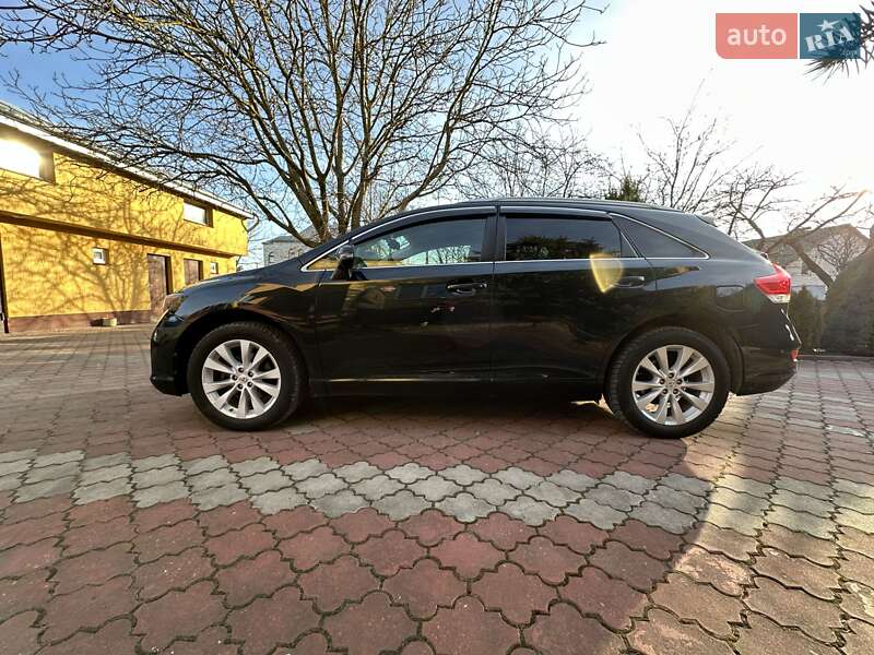 Позашляховик / Кросовер Toyota Venza 2014 в Львові