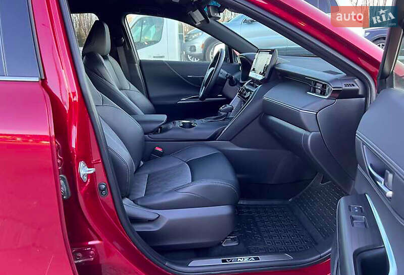 Позашляховик / Кросовер Toyota Venza 2021 в Львові