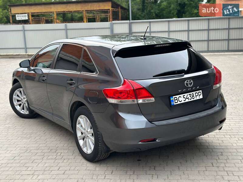 Позашляховик / Кросовер Toyota Venza 2011 в Самборі