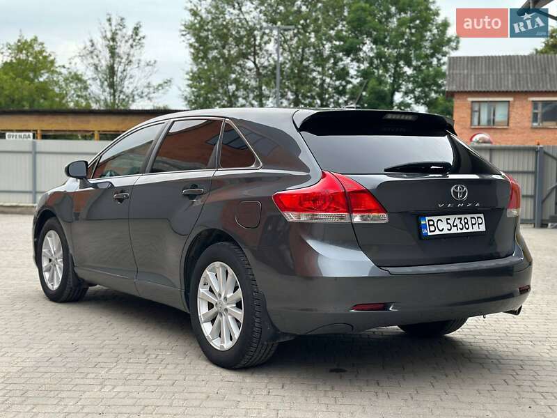 Позашляховик / Кросовер Toyota Venza 2011 в Самборі