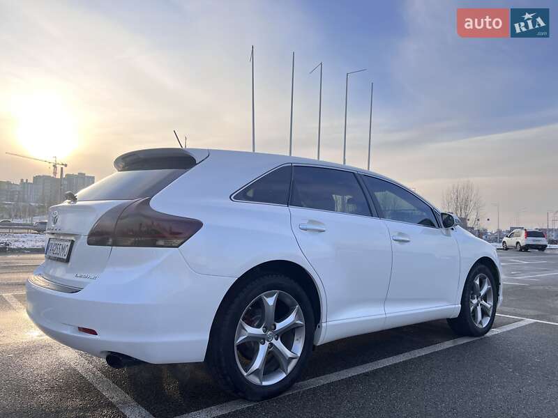 Позашляховик / Кросовер Toyota Venza 2013 в Києві