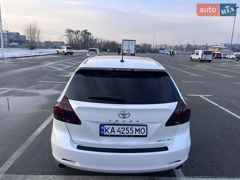 Позашляховик / Кросовер Toyota Venza 2013 в Києві
