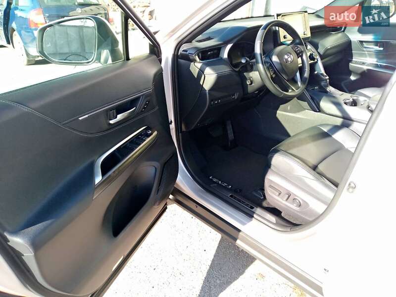 Позашляховик / Кросовер Toyota Venza 2022 в Львові