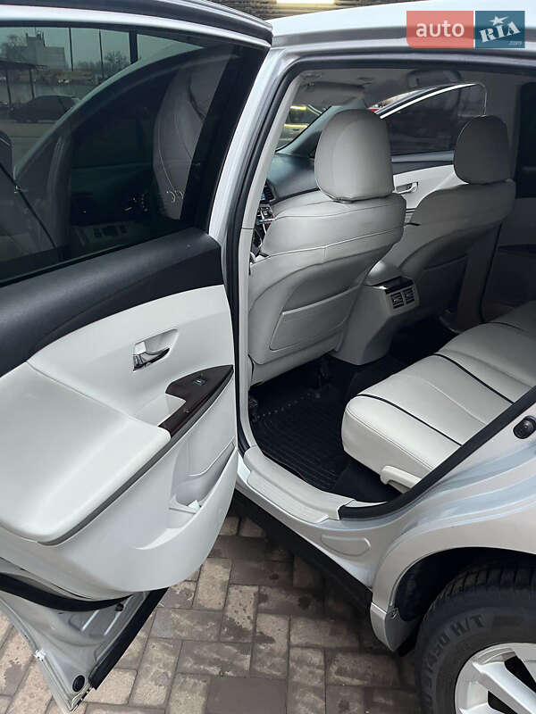 Внедорожник / Кроссовер Toyota Venza 2010 в Кривом Роге