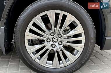 Позашляховик / Кросовер Toyota Venza 2024 в 