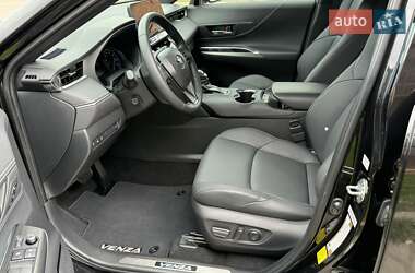 Позашляховик / Кросовер Toyota Venza 2024 в 