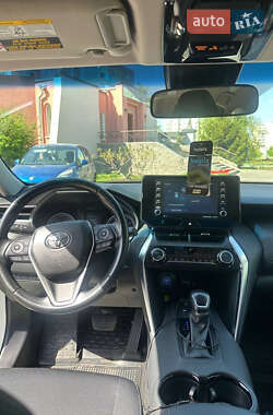 Позашляховик / Кросовер Toyota Venza 2020 в 