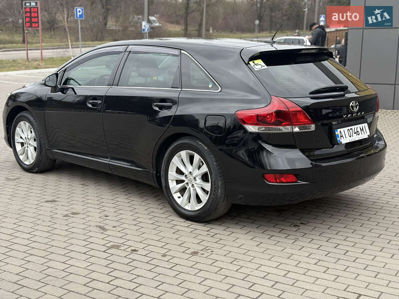 Позашляховик / Кросовер Toyota Venza 2014 в Рівному