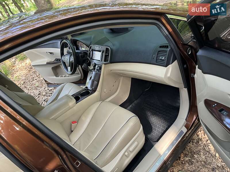 Позашляховик / Кросовер Toyota Venza 2013 в Кривому Розі