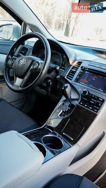 Позашляховик / Кросовер Toyota Venza 2014 в Житомирі