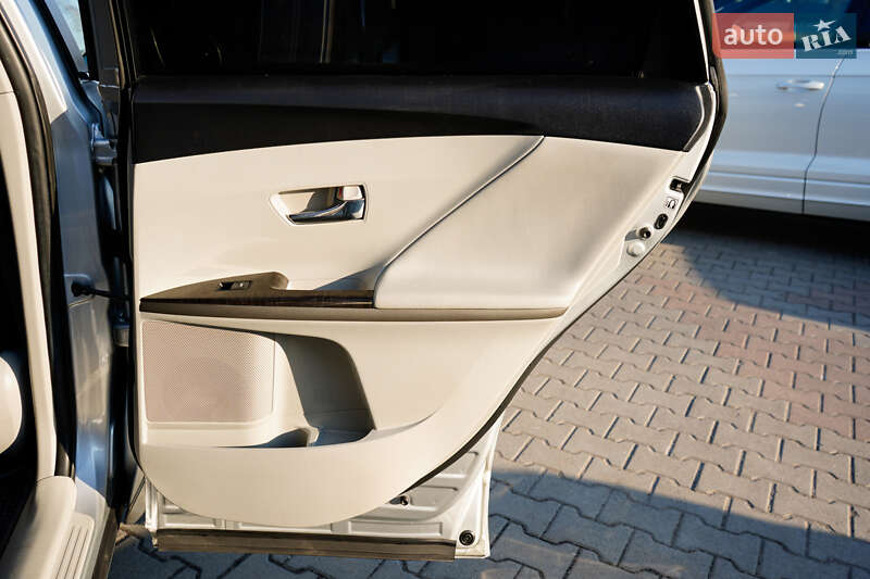 Позашляховик / Кросовер Toyota Venza 2014 в Житомирі