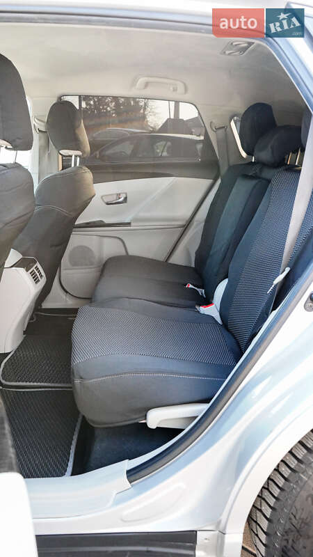 Позашляховик / Кросовер Toyota Venza 2014 в Житомирі