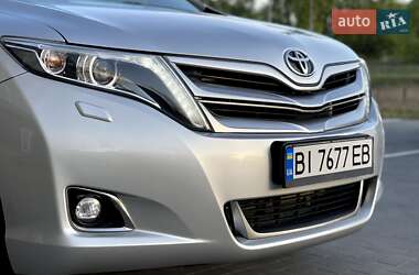 Позашляховик / Кросовер Toyota Venza 2014 в 