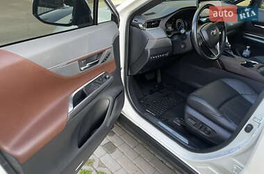 Позашляховик / Кросовер Toyota Venza 2021 в 