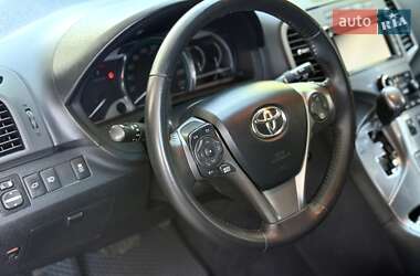Позашляховик / Кросовер Toyota Venza 2013 в 