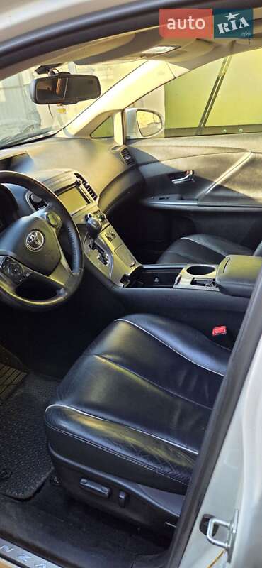 Позашляховик / Кросовер Toyota Venza 2013 в Миколаєві