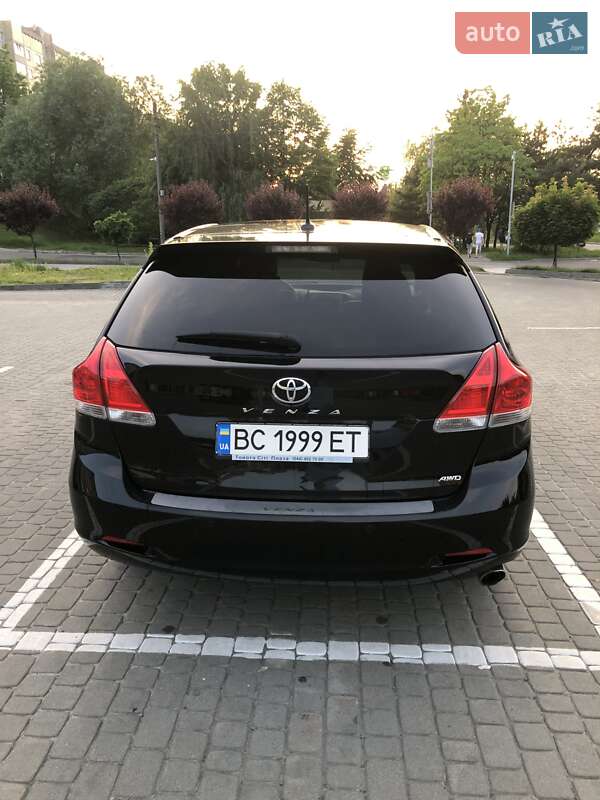 Позашляховик / Кросовер Toyota Venza 2011 в Львові