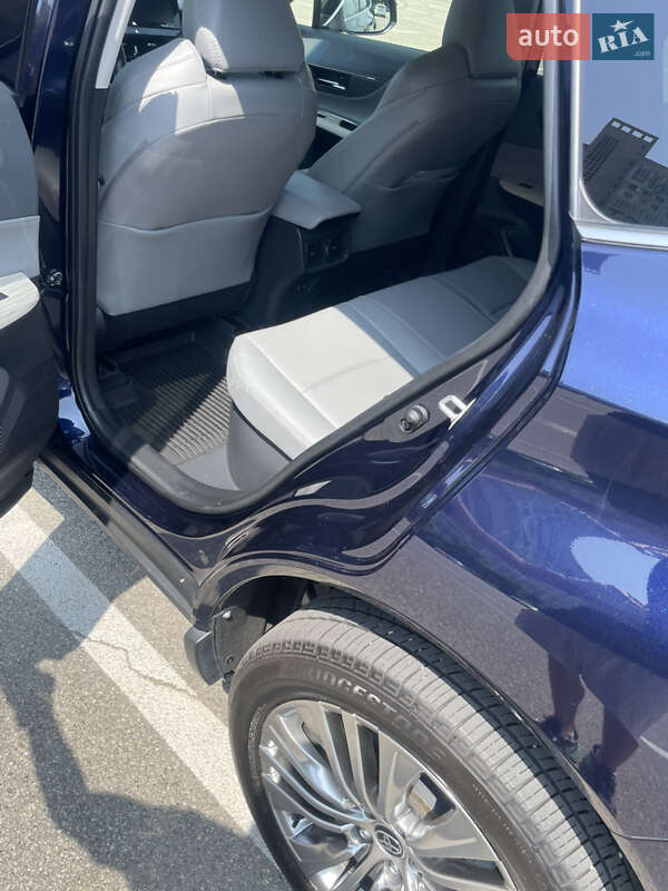 Позашляховик / Кросовер Toyota Venza 2022 в Києві