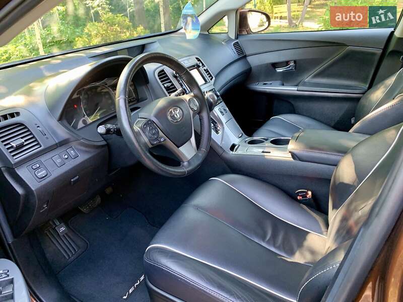 Позашляховик / Кросовер Toyota Venza 2013 в Одесі