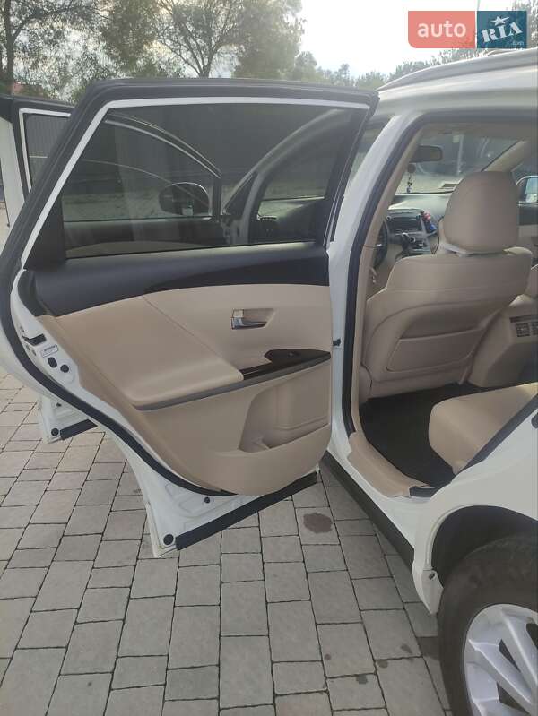 Внедорожник / Кроссовер Toyota Venza 2010 в Львове