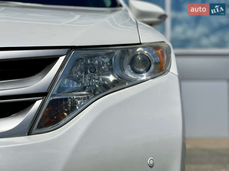 Позашляховик / Кросовер Toyota Venza 2013 в Києві