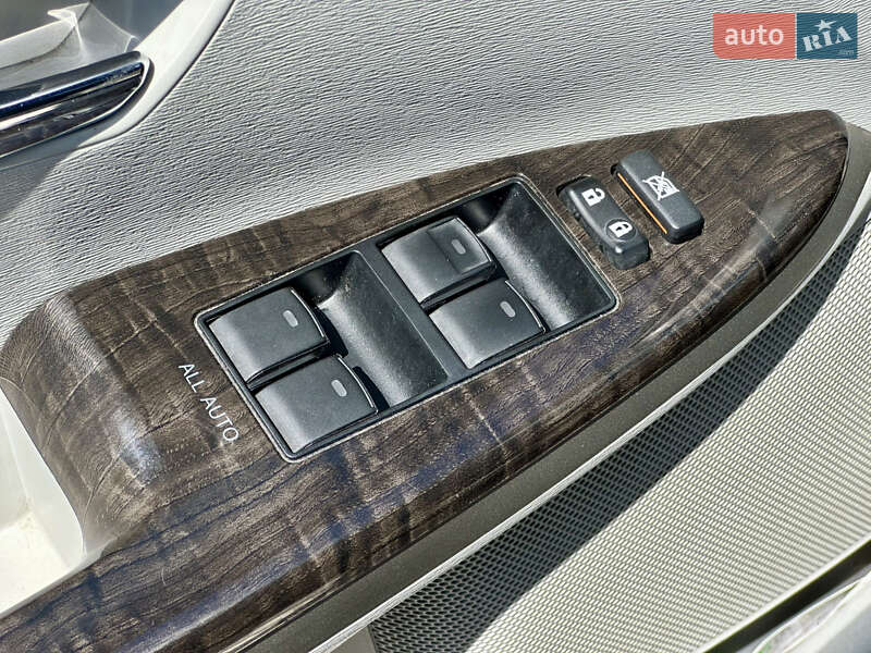 Позашляховик / Кросовер Toyota Venza 2013 в Києві