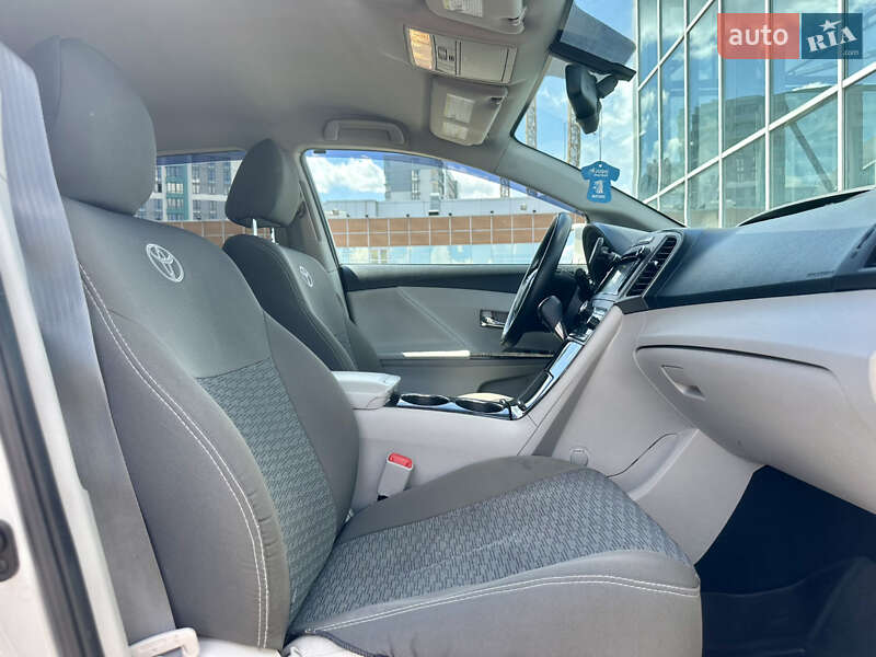 Позашляховик / Кросовер Toyota Venza 2013 в Києві