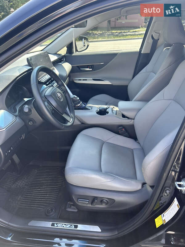 Позашляховик / Кросовер Toyota Venza 2023 в Кропивницькому