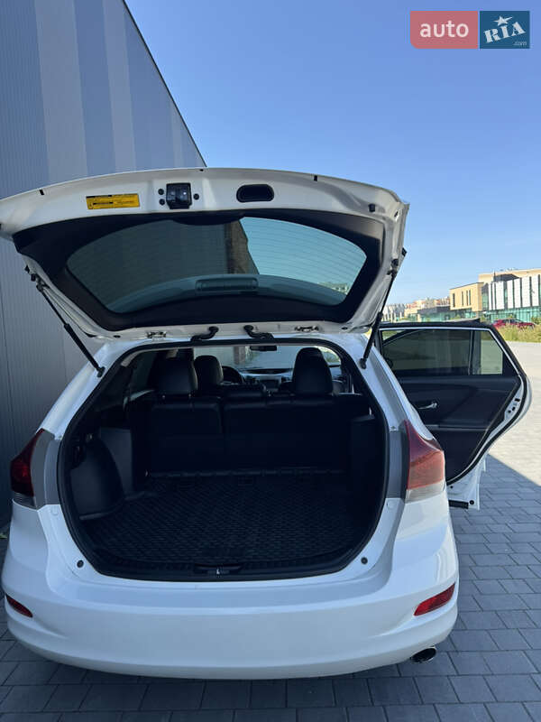 Позашляховик / Кросовер Toyota Venza 2014 в Хмельницькому