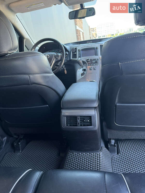 Позашляховик / Кросовер Toyota Venza 2014 в Хмельницькому